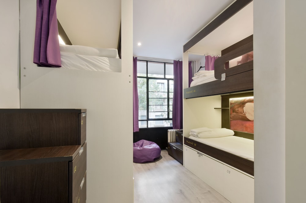 free hostels barcelona