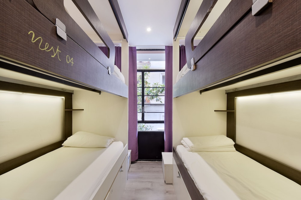 free hostels barcelona