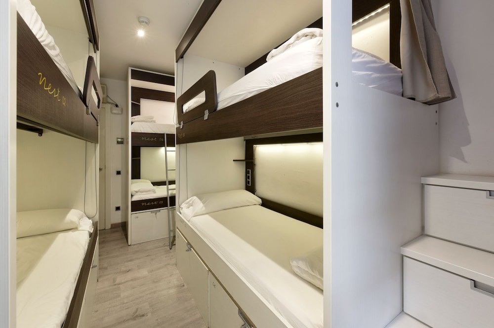 free hostels barcelona