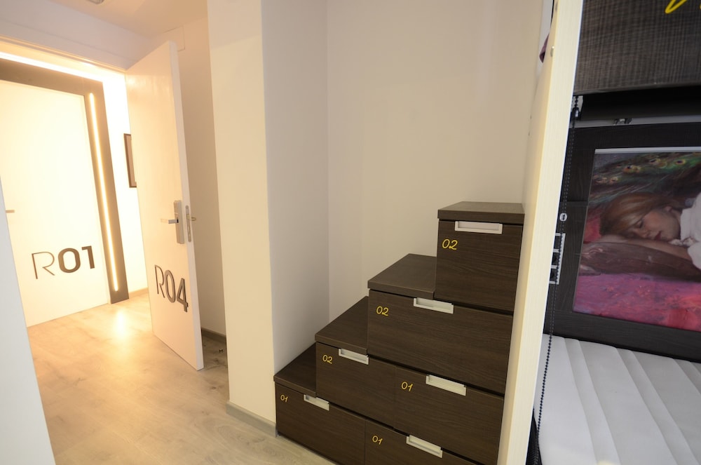 free hostels barcelona