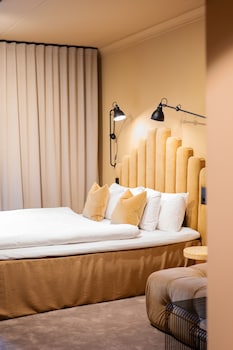 quality hotel carlia