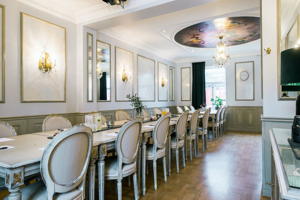 quality hotel carlia
