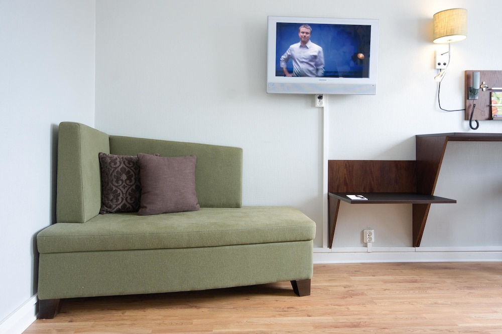 quality hotel carlia
