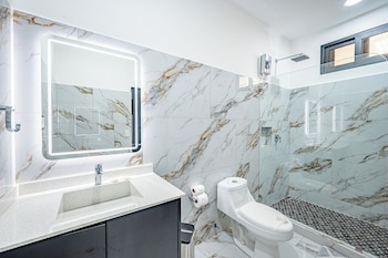 oz hotel and sports bar