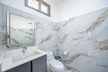 oz hotel and sports bar