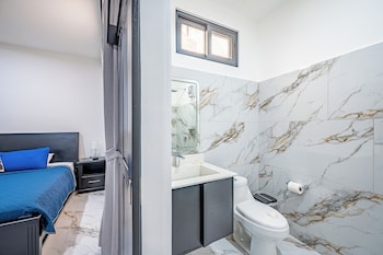 oz hotel and sports bar