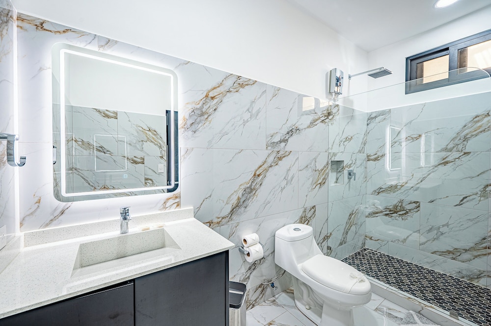 oz hotel and sports bar