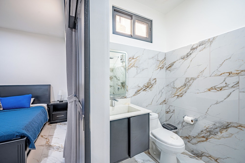 oz hotel and sports bar