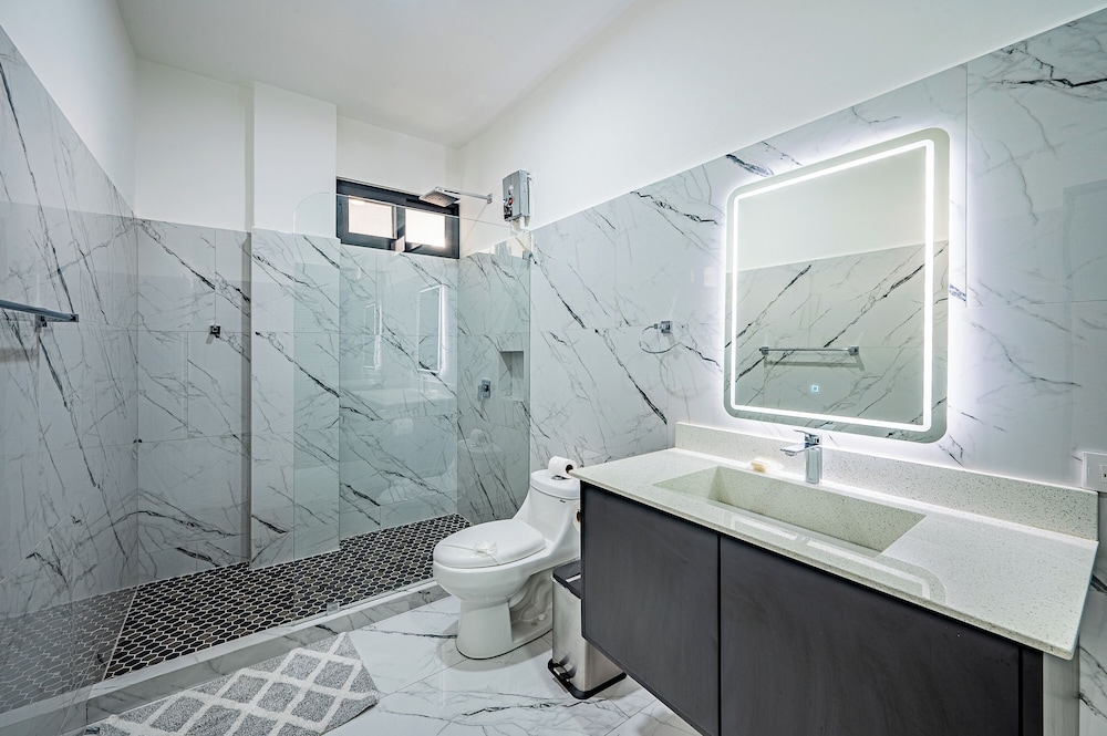 oz hotel and sports bar