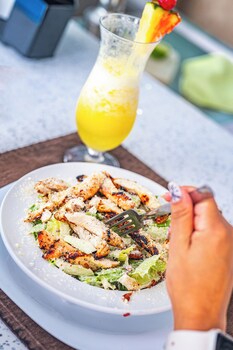 oz hotel and sports bar