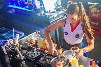 oz hotel and sports bar