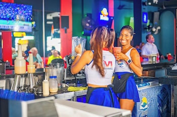 oz hotel and sports bar