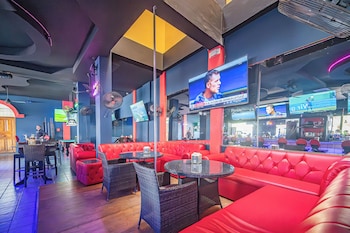 oz hotel and sports bar