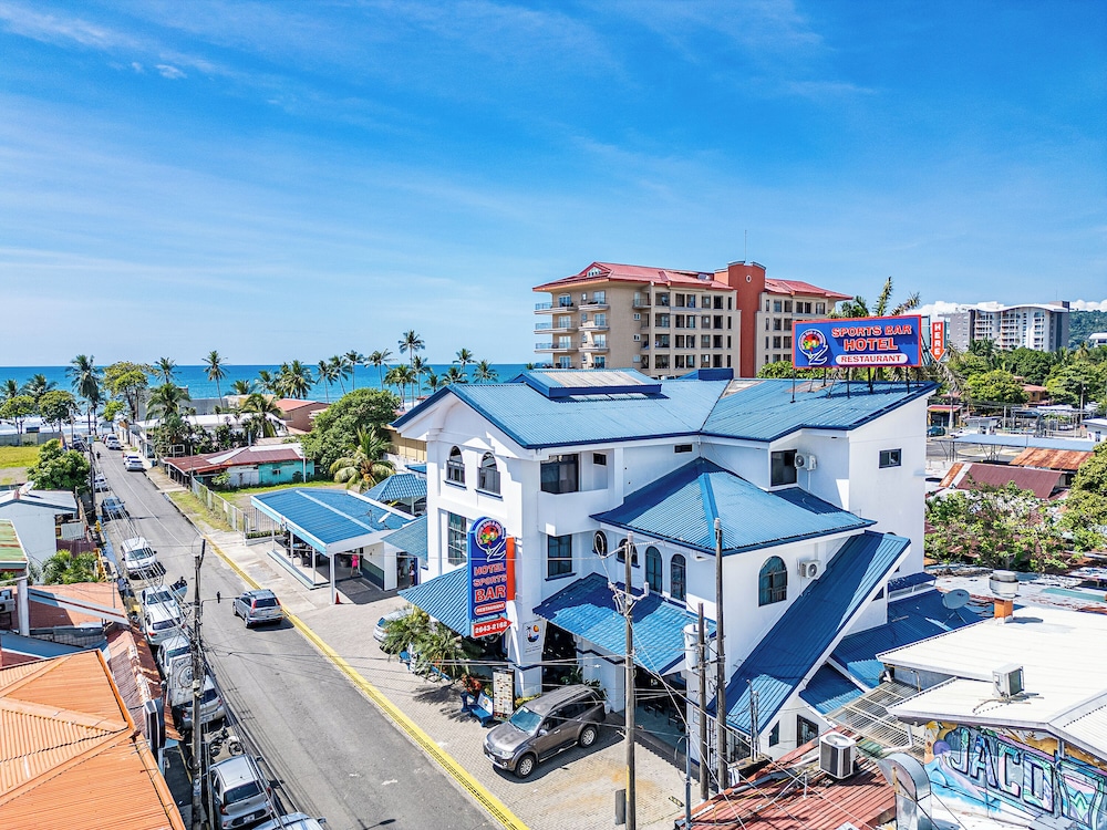 oz hotel and sports bar