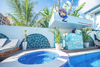 oz hotel and sports bar