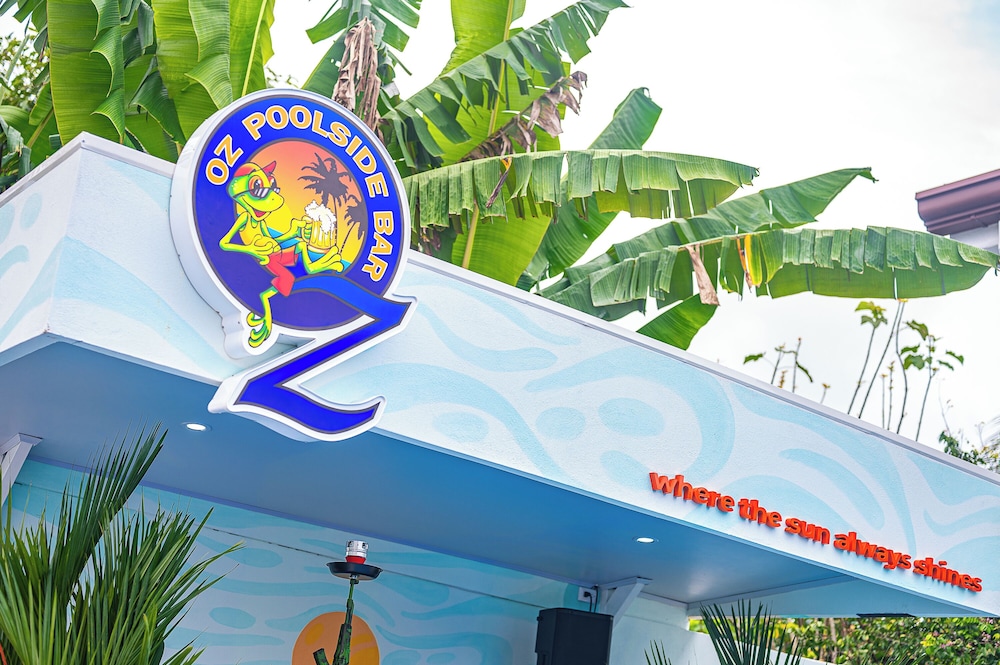 oz hotel and sports bar