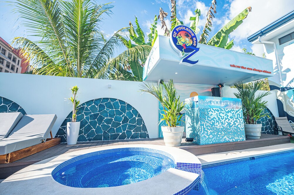 oz hotel and sports bar