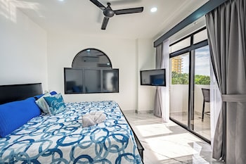 oz hotel and sports bar