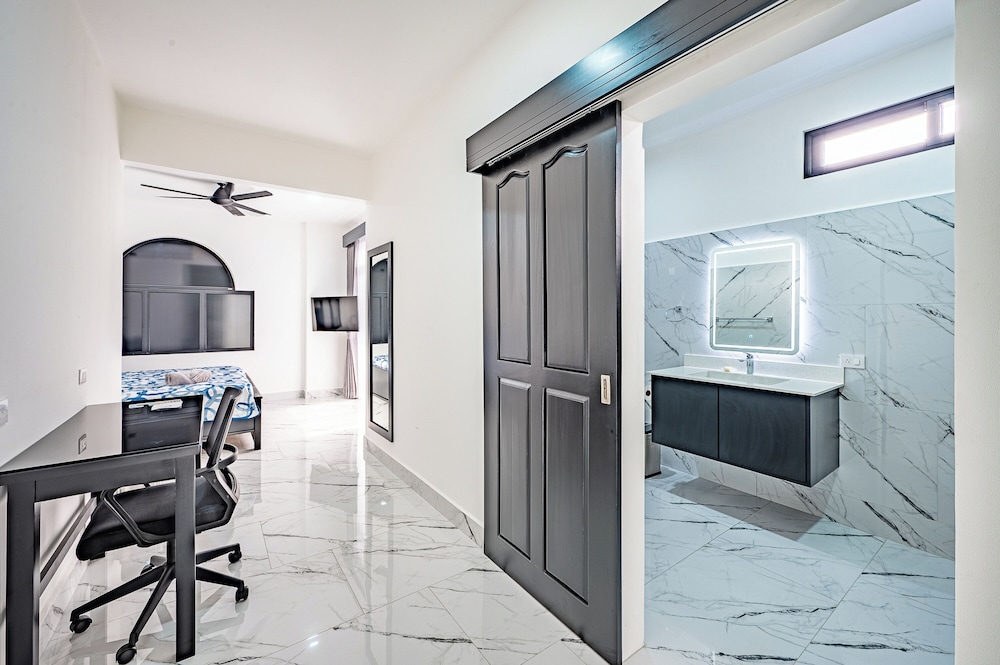 oz hotel and sports bar