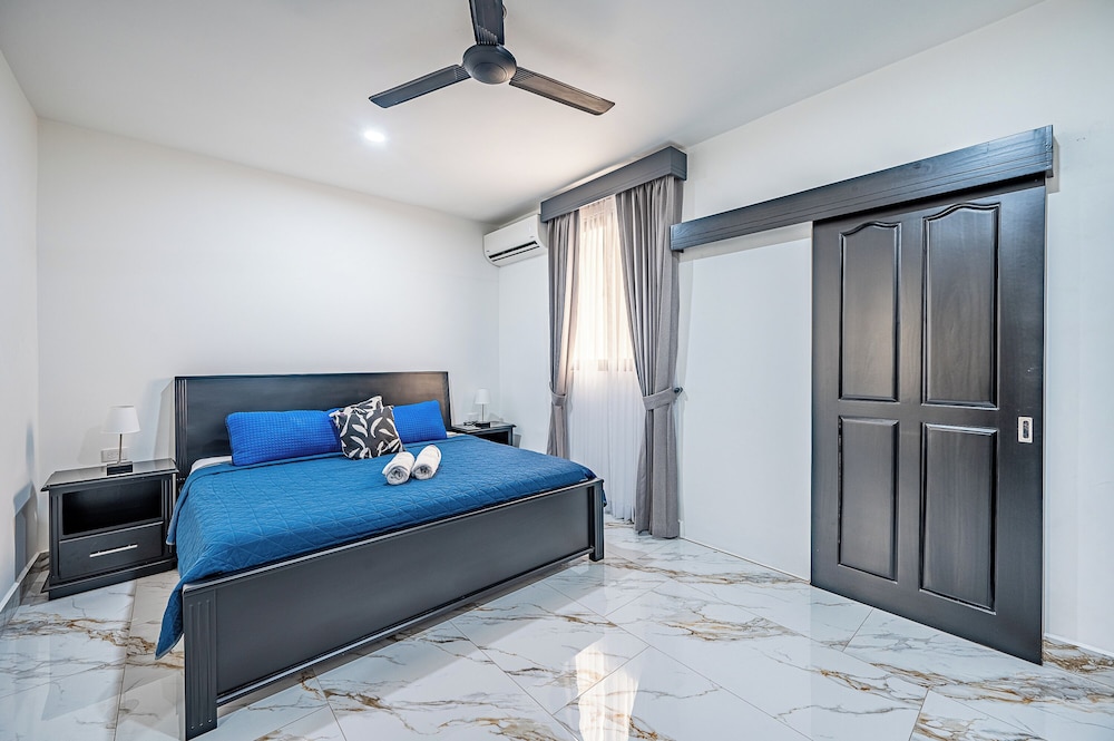 oz hotel and sports bar