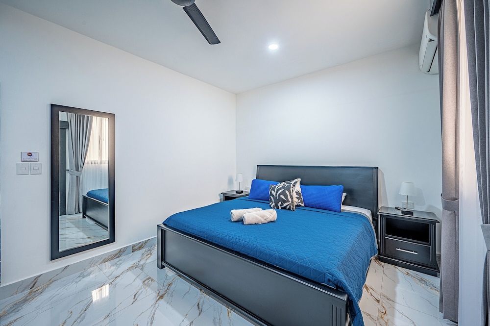 oz hotel and sports bar