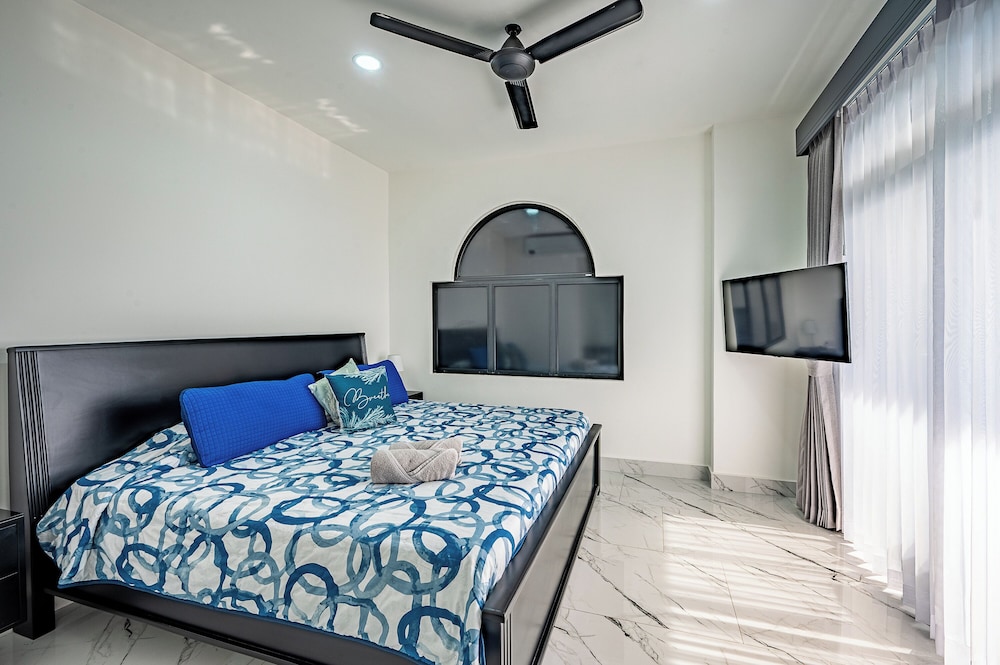 oz hotel and sports bar