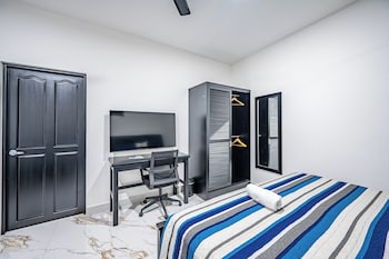 oz hotel and sports bar