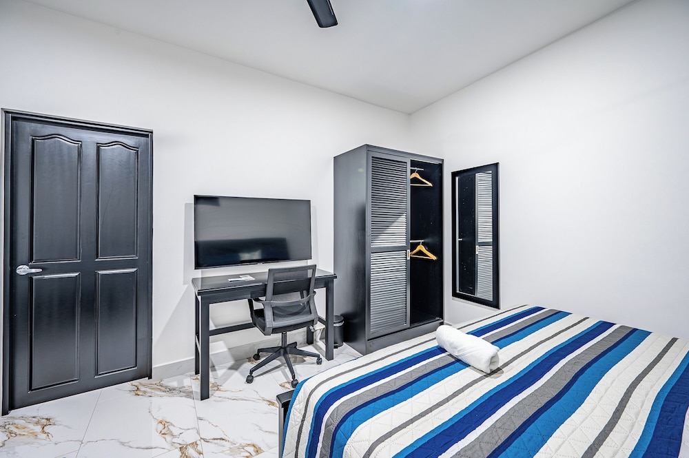 oz hotel and sports bar