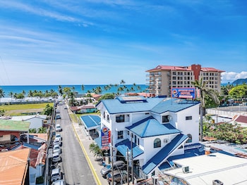 oz hotel and sports bar