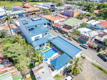 oz hotel and sports bar