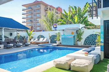 oz hotel and sports bar