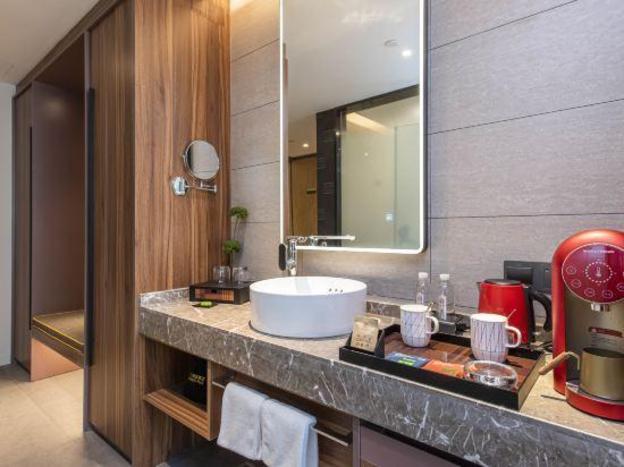 home inn plus wuxi zhongshan road shenglimen metro station