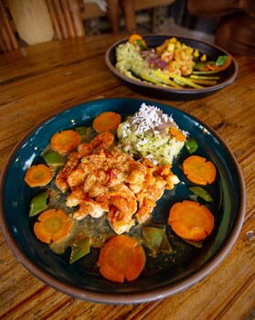 la facha hostel restaurant surf