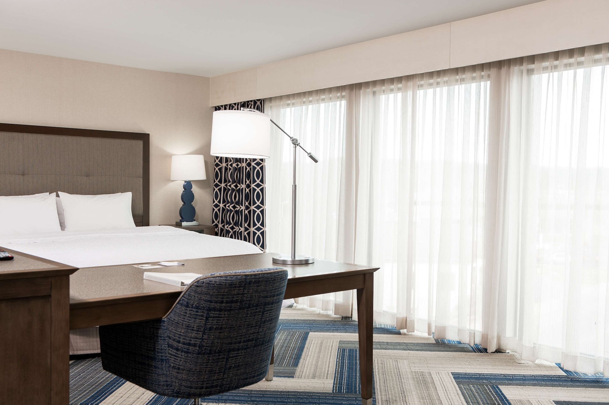 hampton inn and suites la crosse downtown