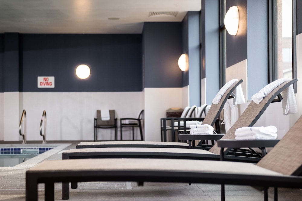 hampton inn and suites la crosse downtown