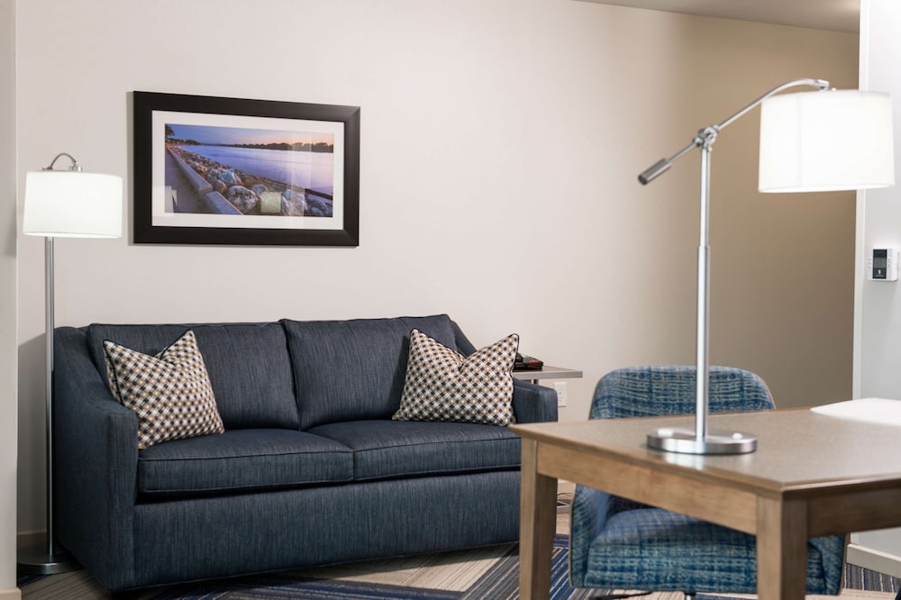 hampton inn and suites la crosse downtown