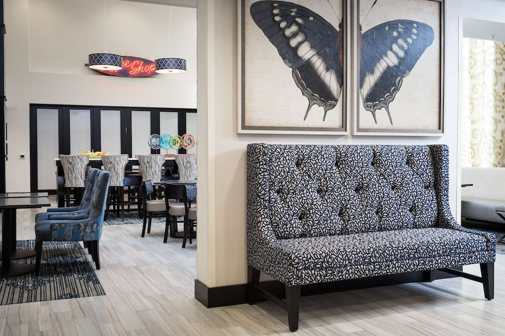 hampton inn and suites la crosse downtown