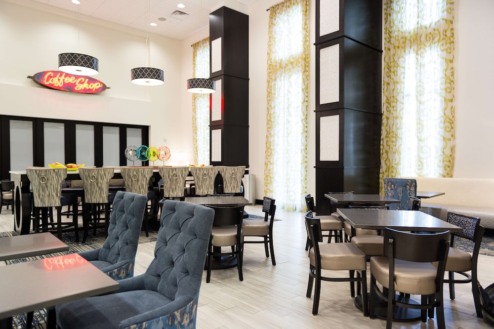 hampton inn and suites la crosse downtown