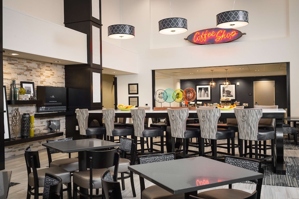 hampton inn and suites la crosse downtown