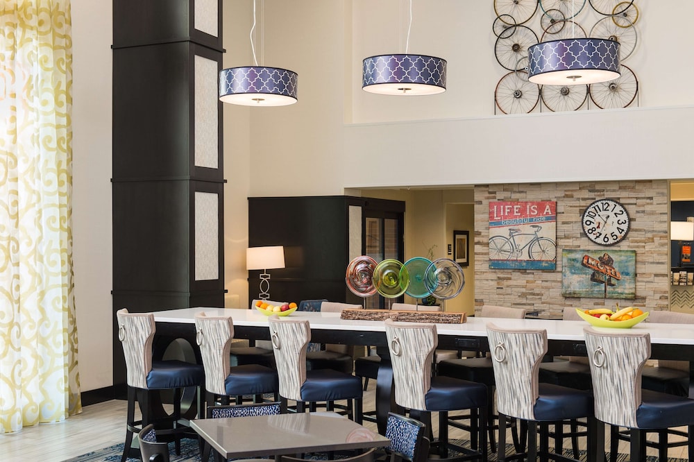 hampton inn and suites la crosse downtown