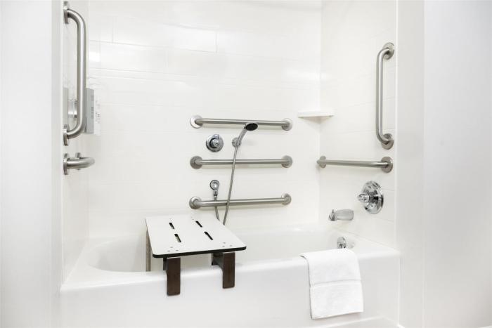 hampton inn and suites la crosse downtown