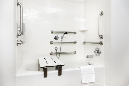 hampton inn and suites la crosse downtown