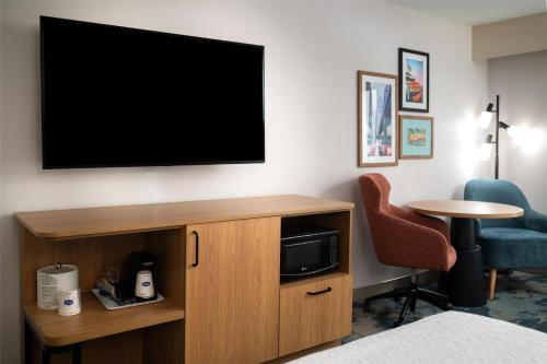 hampton inn and suites la crosse downtown