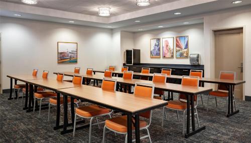 hampton inn and suites la crosse downtown