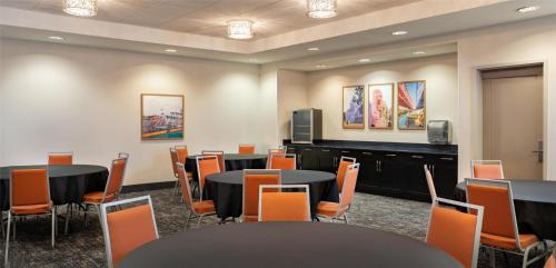 hampton inn and suites la crosse downtown