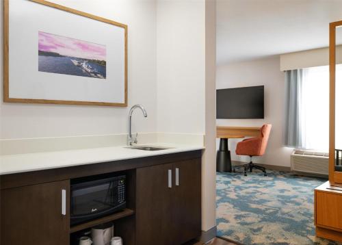 hampton inn and suites la crosse downtown