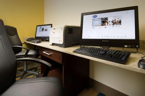 hampton inn and suites syracuse carrier circle