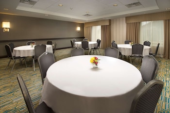 hampton inn and suites syracuse carrier circle