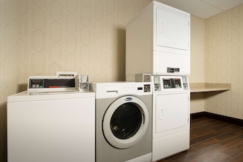 hampton inn and suites syracuse carrier circle