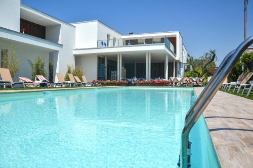 hotel maximilian